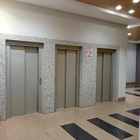 Chevere Blanco Con Garaje Apartmán