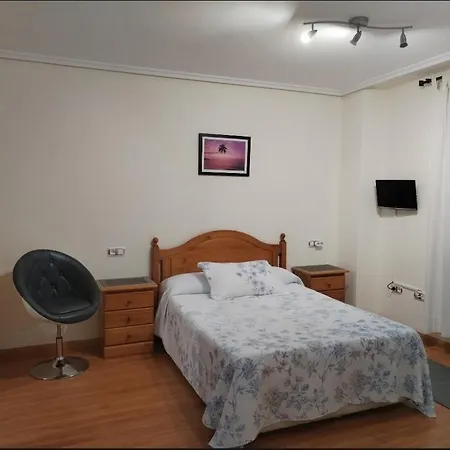 Chevere Blanco Con Garaje Apartmán Oviedo